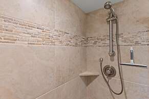 Royal Mauian, #207 2 Bedroom Condo