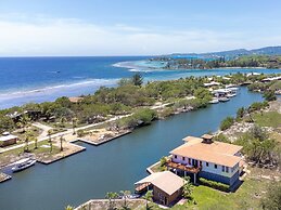 Coco View Canal Lot 18 Private Home 3 Bedroom Home