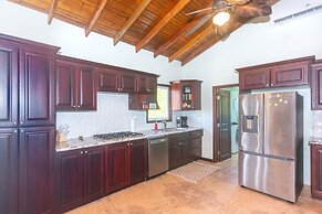 Coco View Canal Lot 18 Private Home 3 Bedroom Home