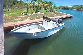 Coco View Canal Lot 18 Private Home 3 Bedroom Home