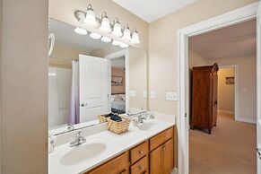 Charming Family Retreat With Spacious Yard 3 Bedroom Home