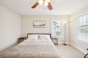 Charming Family Retreat With Spacious Yard 3 Bedroom Home