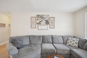 Charming Family Retreat With Spacious Yard 3 Bedroom Home