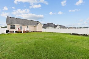 Charming Family Retreat With Spacious Yard 3 Bedroom Home