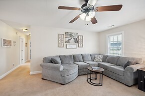 Charming Family Retreat With Spacious Yard 3 Bedroom Home