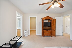 Charming Family Retreat With Spacious Yard 3 Bedroom Home