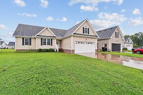 Charming Family Retreat With Spacious Yard 3 Bedroom Home