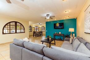 Beautiful 4BR 3BA Villa w Private Pool Jacuzzi