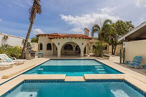 Beautiful 4BR 3BA Villa w Private Pool Jacuzzi