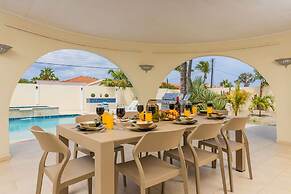 Beautiful 4BR 3BA Villa w Private Pool Jacuzzi