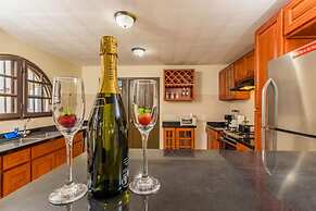 Beautiful 4BR 3BA Villa w Private Pool Jacuzzi