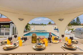 Beautiful 4BR 3BA Villa w Private Pool Jacuzzi