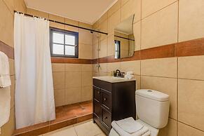 Beautiful 4BR 3BA Villa w Private Pool Jacuzzi