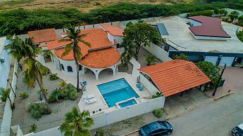 Beautiful 4BR 3BA Villa w Private Pool Jacuzzi