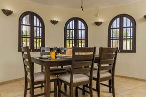 Beautiful 4BR 3BA Villa w Private Pool Jacuzzi