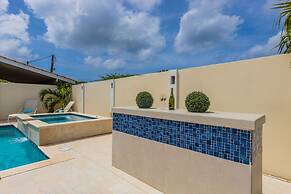 Beautiful 4BR 3BA Villa w Private Pool Jacuzzi
