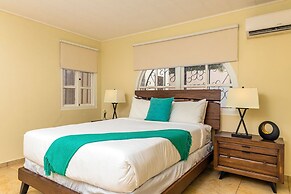 Beautiful 4BR 3BA Villa w Private Pool Jacuzzi