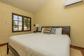 Beautiful 4BR 3BA Villa w Private Pool Jacuzzi