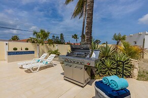 Beautiful 4BR 3BA Villa w Private Pool Jacuzzi