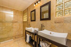 Beautiful 4BR 3BA Villa w Private Pool Jacuzzi