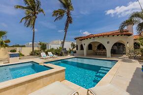 Beautiful 4BR 3BA Villa w Private Pool Jacuzzi