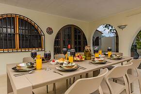 Beautiful 4BR 3BA Villa w Private Pool Jacuzzi