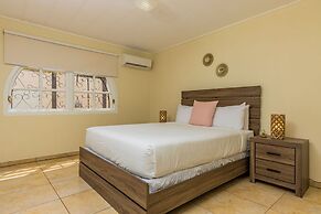 Beautiful 4BR 3BA Villa w Private Pool Jacuzzi