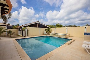 Beautiful 4BR 3BA Villa w Private Pool Jacuzzi