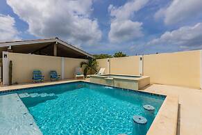 Beautiful 4BR 3BA Villa w Private Pool Jacuzzi