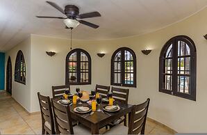 Beautiful 4BR 3BA Villa w Private Pool Jacuzzi