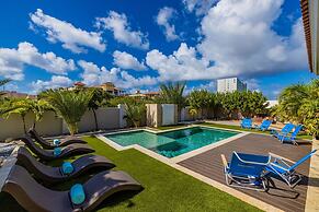 Amazing 4BR 3BA Villa Palm Beach w NEW Pool