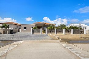 Amazing 4BR 3BA Villa Palm Beach w NEW Pool