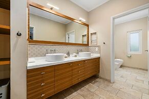 Amazing 4BR 3BA Villa Palm Beach w NEW Pool