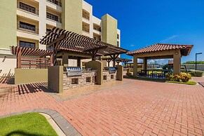 1BR 2BA Corner Condo on Top Floor w Amazing Views