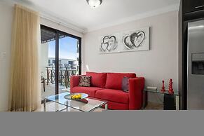 1BR 2BA Corner Condo on Top Floor w Amazing Views