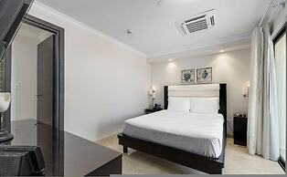 1BR 2BA Corner Condo on Top Floor w Amazing Views