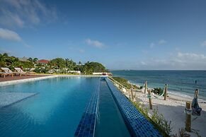 Beachfront Villa w Pool Sleeps 16 Dining Tub