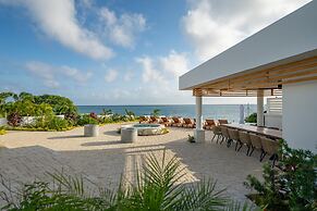 Beachfront Villa w Pool Sleeps 16 Dining Tub
