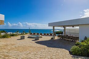 Beachfront Villa w Pool Sleeps 16 Dining Tub