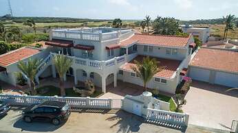 1 MIN Walk 2 Arashi Beach Suite w Roofdeck Pool