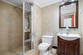 Beautiful Gold Coast Gem Pools Tennis Gym