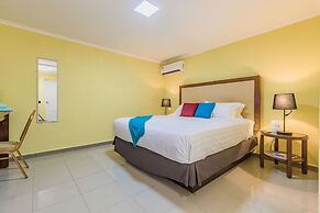 King Size Bed Studio w Pool Close to Beaches