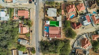 King Size Bed Studio w Pool Close to Beaches