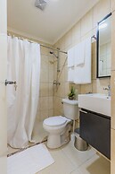 King Size Bed Studio w Pool Close to Beaches