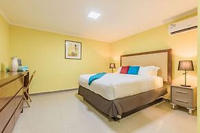 King Size Bed Studio w Pool Close to Beaches