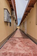 King Size Bed Studio w Pool Close to Beaches