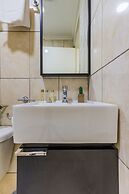 King Size Bed Studio w Pool Close to Beaches