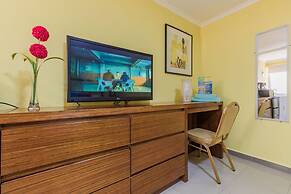 King Size Bed Studio w Pool Close to Beaches