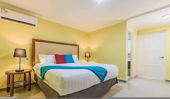 King Size Bed Studio w Pool Close to Beaches