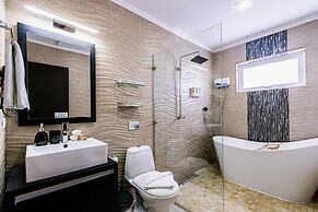 Luxury New 5 Location Pool Outdoor Kitchen